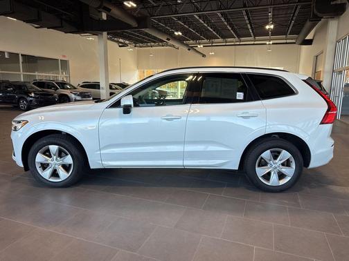 2022 Volvo XC60 B5 Momentum