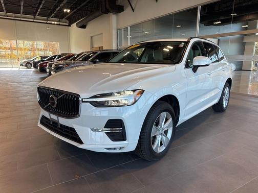 2022 Volvo XC60 B5 Momentum