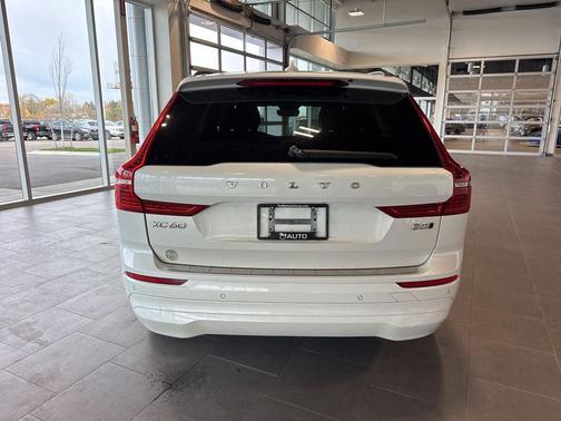 2022 Volvo XC60 B5 Momentum