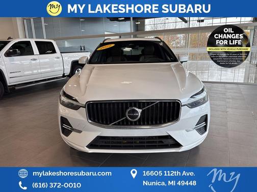 2022 Volvo XC60 B5 Momentum