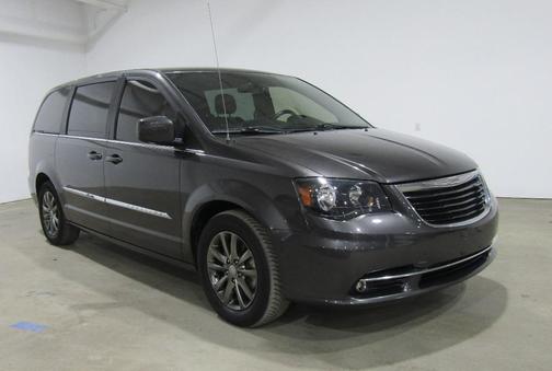 2016 Chrysler Town & Country S