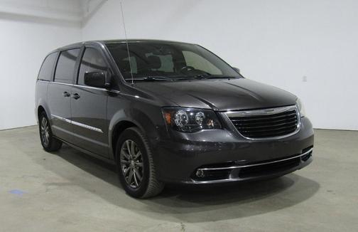 2016 Chrysler Town & Country S