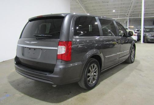 2016 Chrysler Town & Country S
