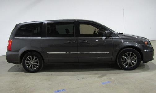2016 Chrysler Town & Country S