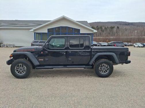 Black Clearcoat 2026 Jeep Gladiator Mojave