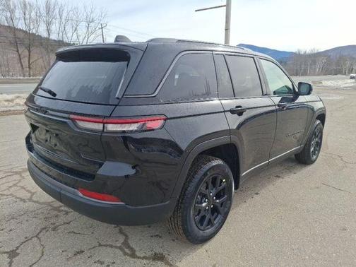 2026 Jeep Grand Cherokee Laredo