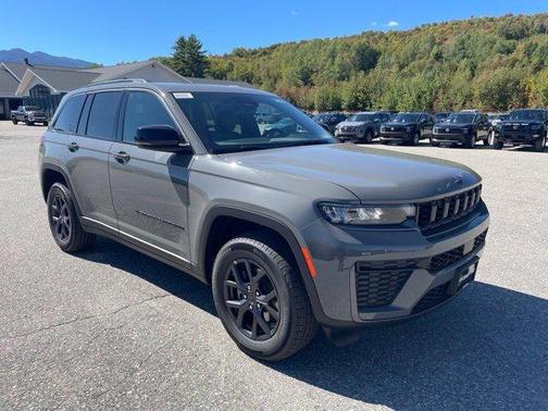 Sting Gray Clearcoat 2027 Jeep Grand Cherokee Sport