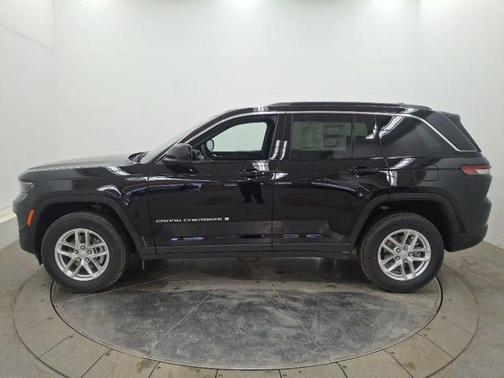 Diamond Black 2026 Jeep Grand Cherokee Laredo
