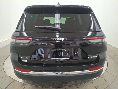Diamond Black 2026 Jeep Grand Cherokee Laredo