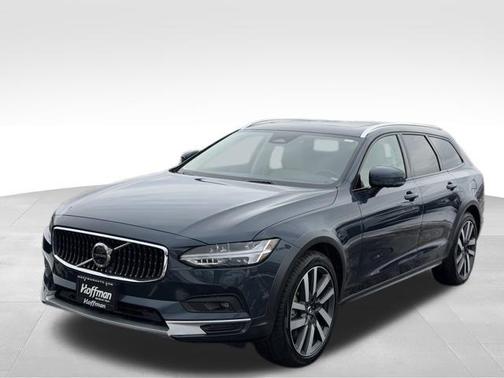 2025 Volvo V90 Cross Country Plus, B6 AWD Gas (mild hybrid)