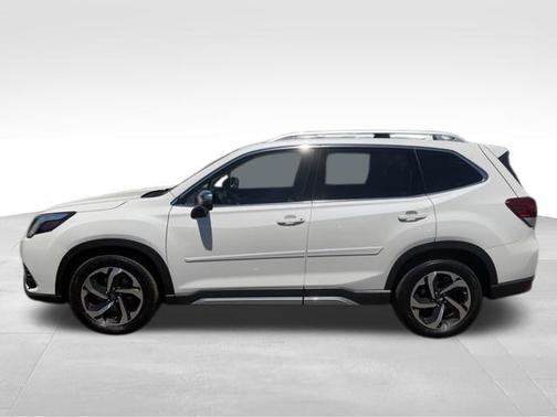 Crystal White Pearl 2023 Subaru Forester Touring