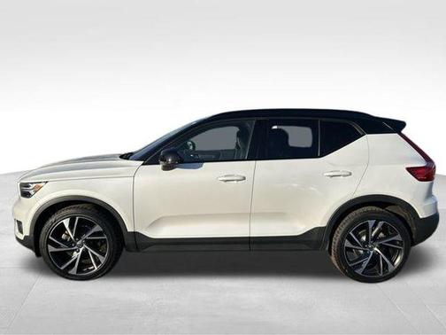 2021 Volvo XC40 T5 R-Design
