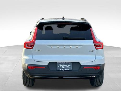 2021 Volvo XC40 T5 R-Design