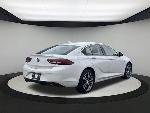 2018 Buick Regal Sportback Essence