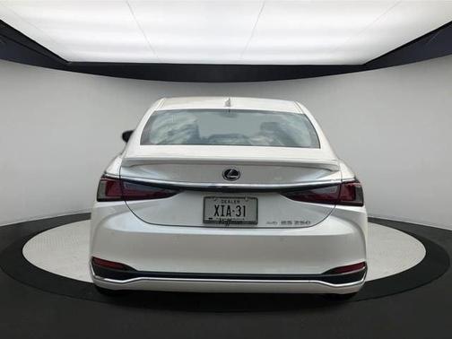 2024 Lexus ES 300h Luxury