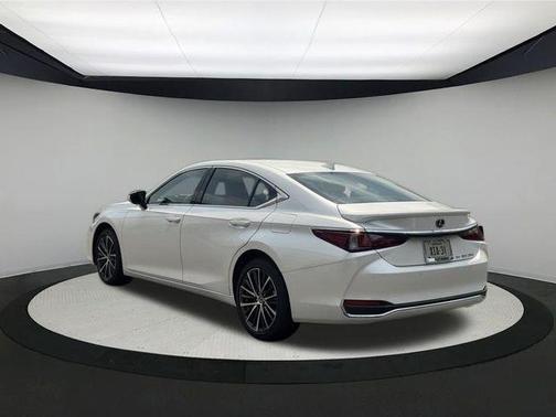 2024 Lexus ES 300h Luxury