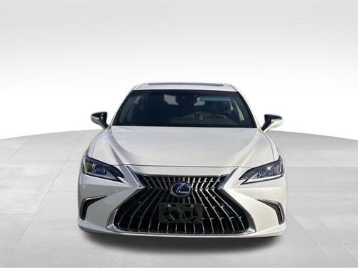 2022 Lexus ES 300h Base