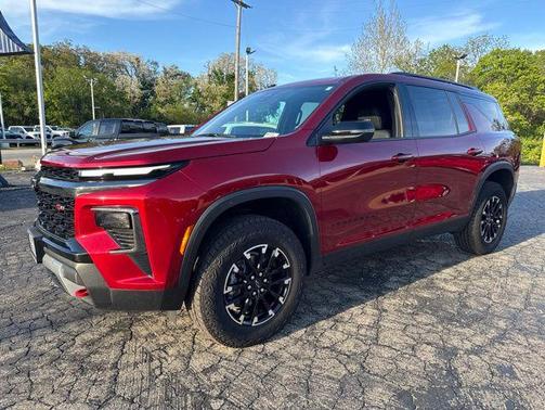 Radiant Red Tintcoat 2025 Chevrolet Traverse AWD Z71
