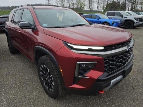 Radiant Red Tintcoat 2025 Chevrolet Traverse AWD Z71