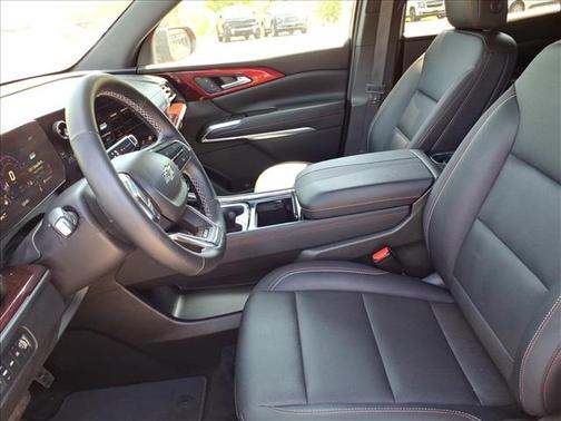Radiant Red Tintcoat 2025 Chevrolet Traverse AWD Z71