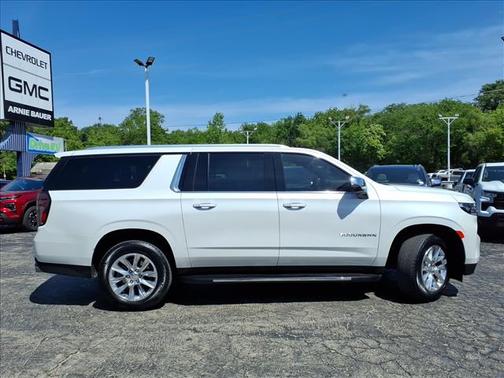 Iridescent Pearl Tricoat 2023 Chevrolet Suburban Premier