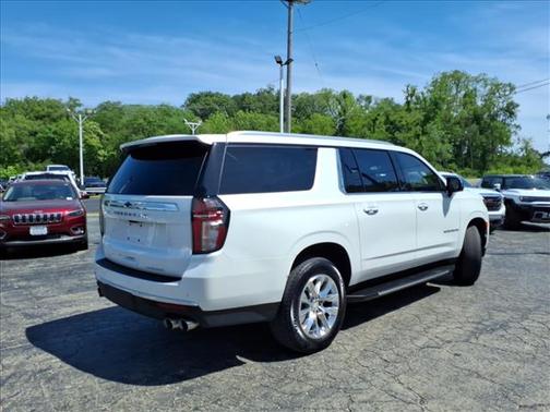 Iridescent Pearl Tricoat 2023 Chevrolet Suburban Premier