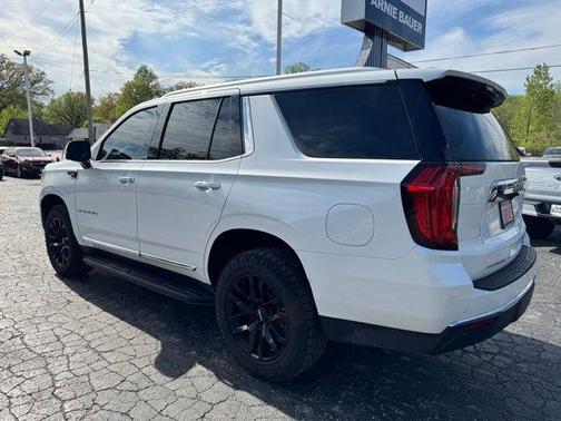 2023 GMC Yukon SLT
