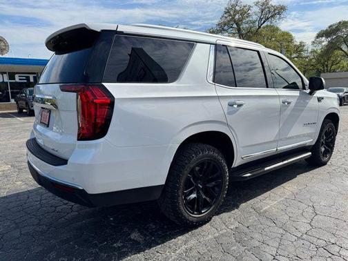 2023 GMC Yukon SLT