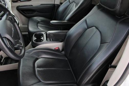 2020 Chrysler Voyager LXI