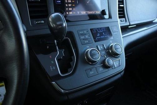 2017 Toyota Sienna SE