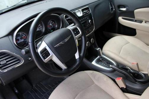 2013 Chrysler 200 Touring
