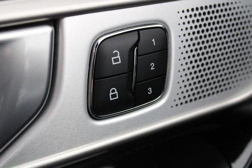 Silver Metallic 2023 Ford Explorer Platinum