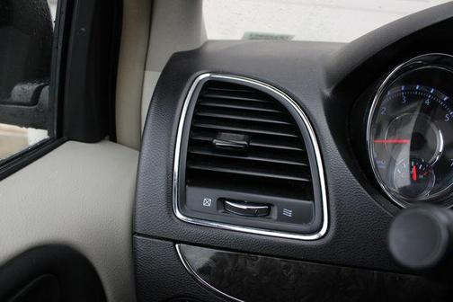 2014 Chrysler Town & Country Touring-L