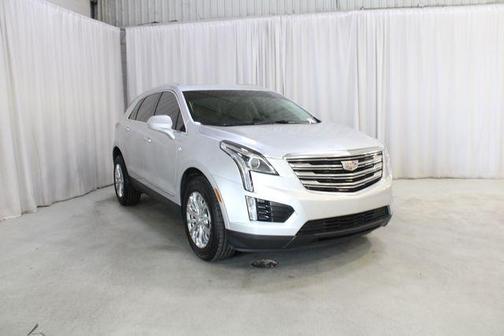 Radiant Silver Metallic 2018 Cadillac XT5 Luxury