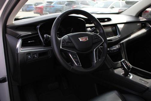 Radiant Silver Metallic 2018 Cadillac XT5 Luxury