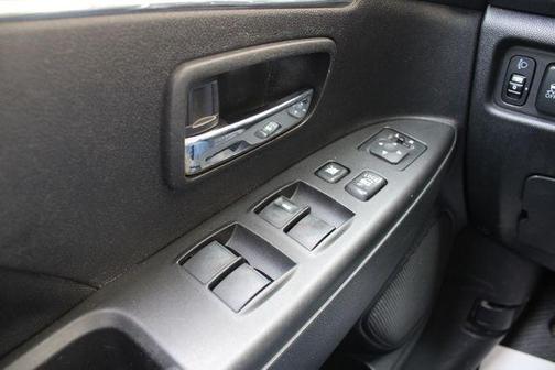 SELECT 2013 Mitsubishi Outlander Sport LE