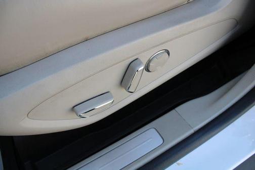 White Platinum Clearcoat Metallic 2018 Lincoln MKC Select