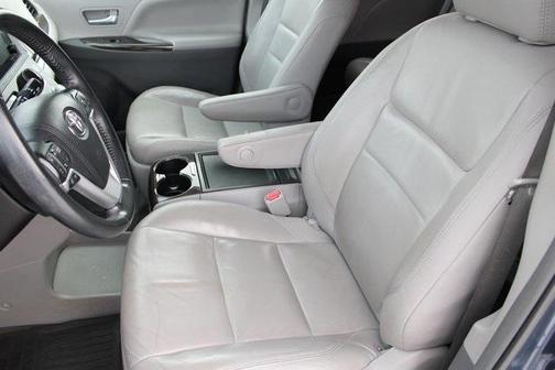 2016 Toyota Sienna XLE
