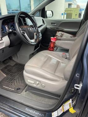 2016 Toyota Sienna XLE