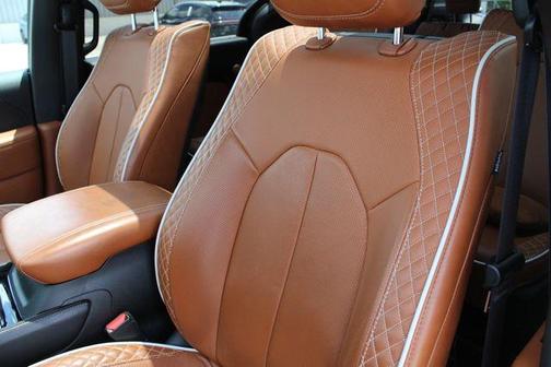 Diamond Black 2026 Chrysler Pacifica Pinnacle