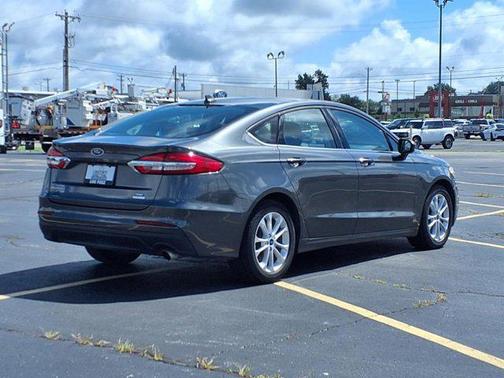 2020 Ford Fusion SE