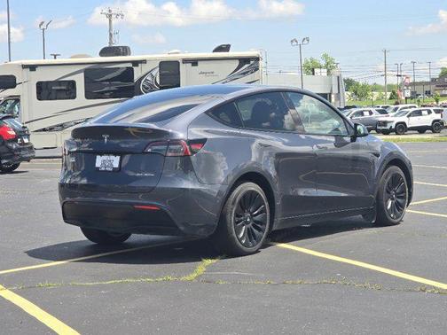 2022 Tesla Model Y Long Range Dual Motor All-Wheel Drive