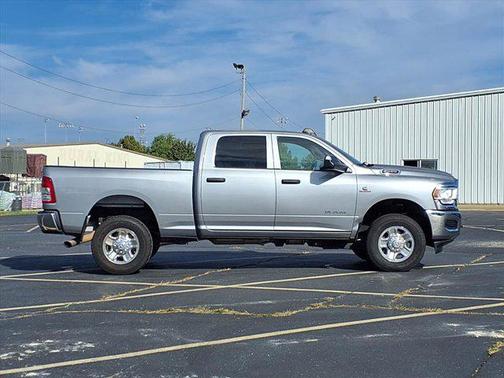 2022 RAM 2500 Tradesman Crew Cab 4x4 6'4' Box