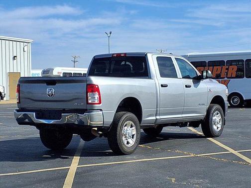 2022 RAM 2500 Tradesman Crew Cab 4x4 6'4' Box