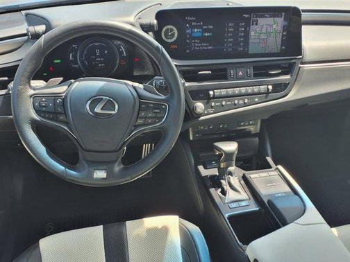 2022 Lexus ES 300h F SPORT