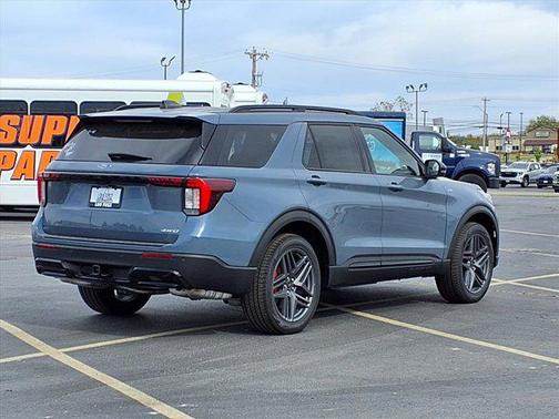 2025 Ford Explorer ST-Line