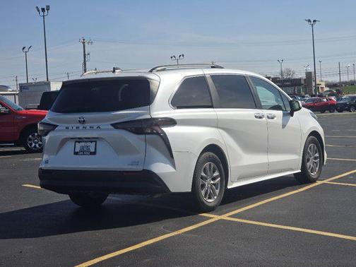 2023 Toyota Sienna XLE 7 Passenger