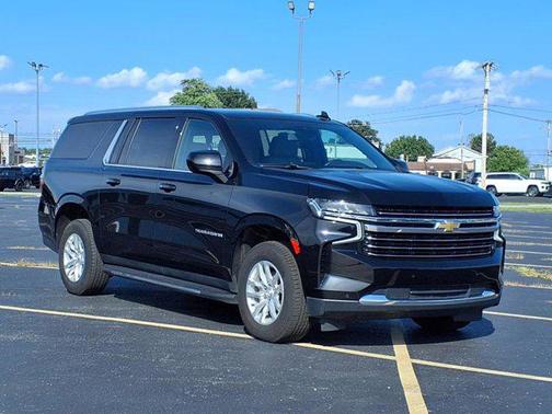 2023 Chevrolet Suburban LT