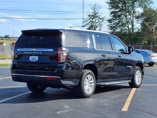 2023 Chevrolet Suburban LT