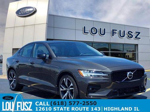 2024 Volvo S60 B5 Core Dark Theme